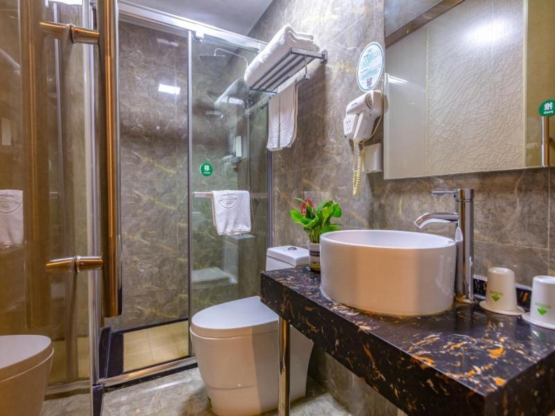 Greentree Fudan Wujiaochang Metro Station Hotel
