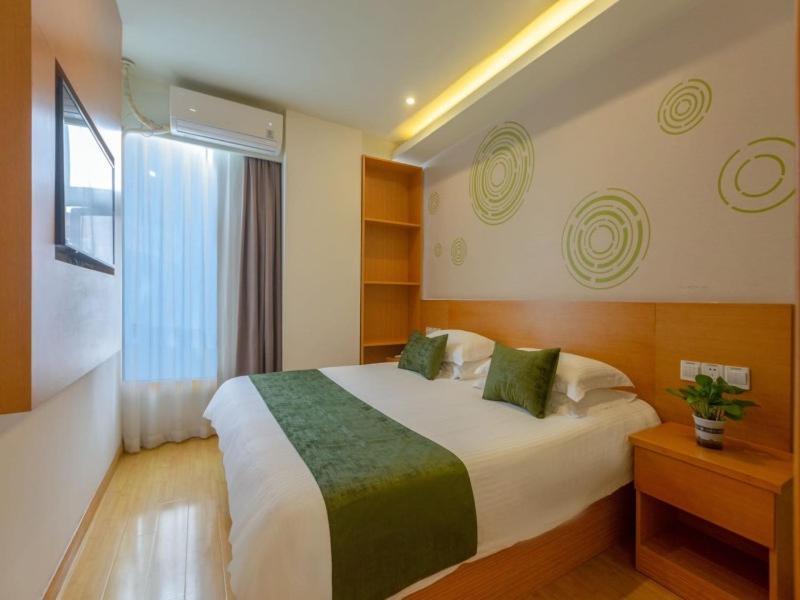 Hotel Greentree Fudan Wujiaochang Metro Station 3*