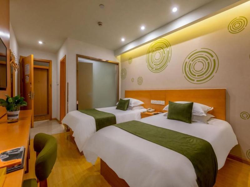 Greentree Fudan Wujiaochang Metro Station Hotel