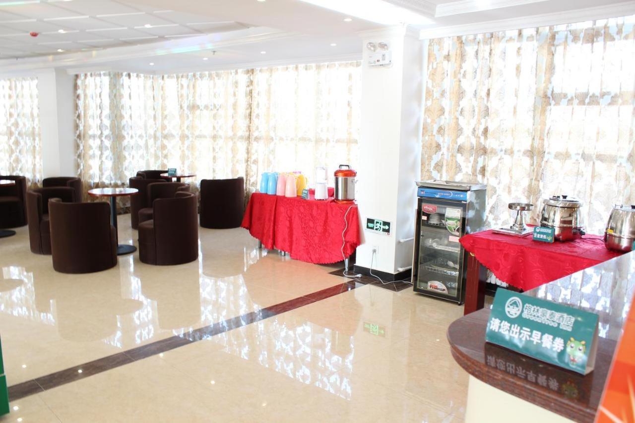 Greentree Fudan Wujiaochang Metro Station Hotel 3*