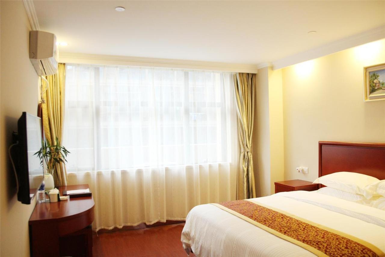 Hotel Greentree Fudan Wujiaochang Metro Station 3*